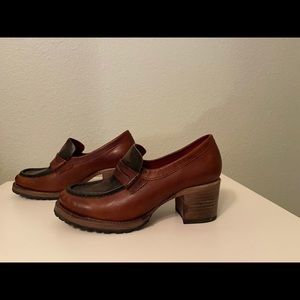 Gorgeous pair of size 7 Freebird by Steven shoes!